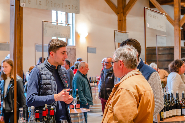 Dégustation de vins au Château de Pizay pour l'événement Bien Boire en Beaujolais, focus sur les verres BBB - Association Beaujol'art